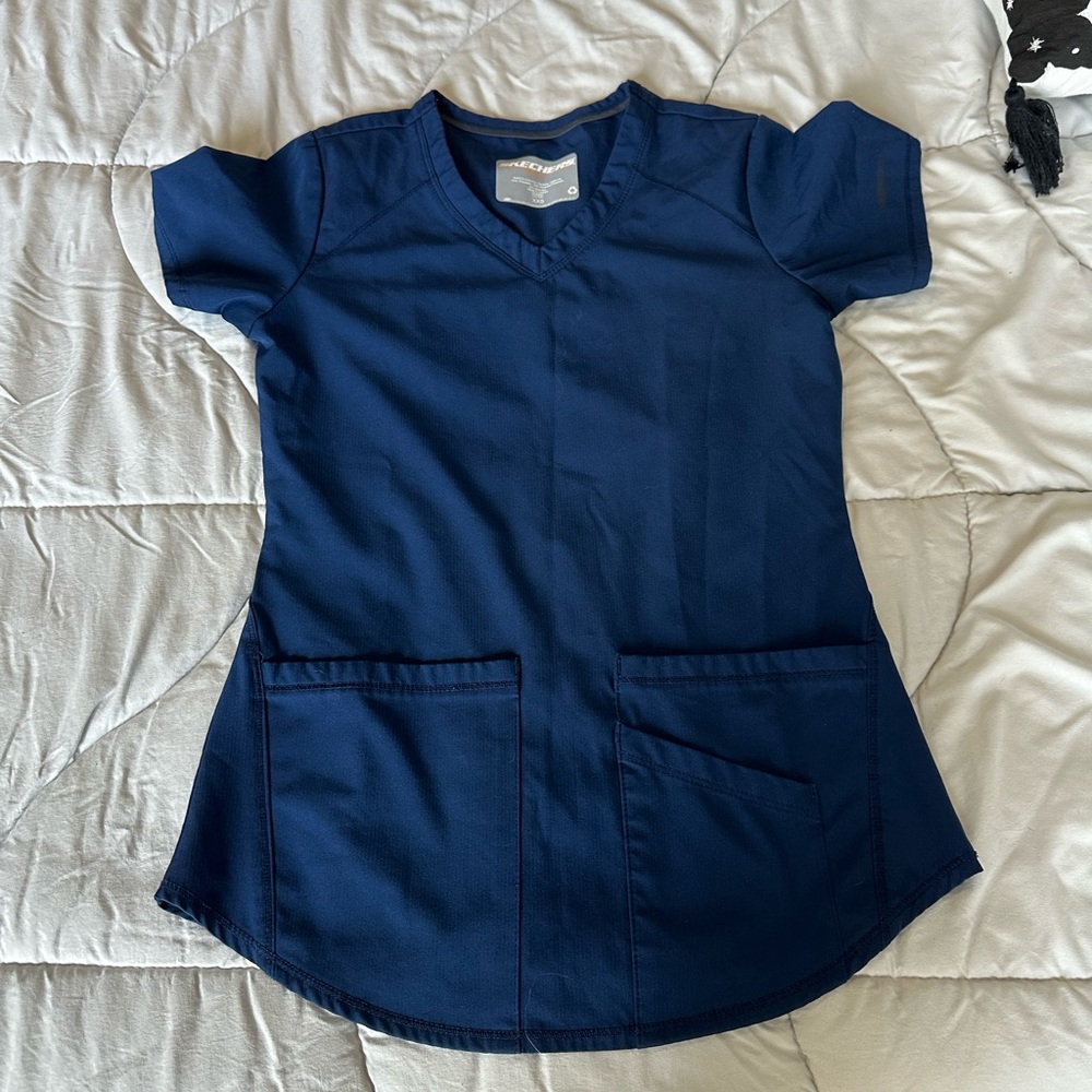 Navy sketchers scrub top
